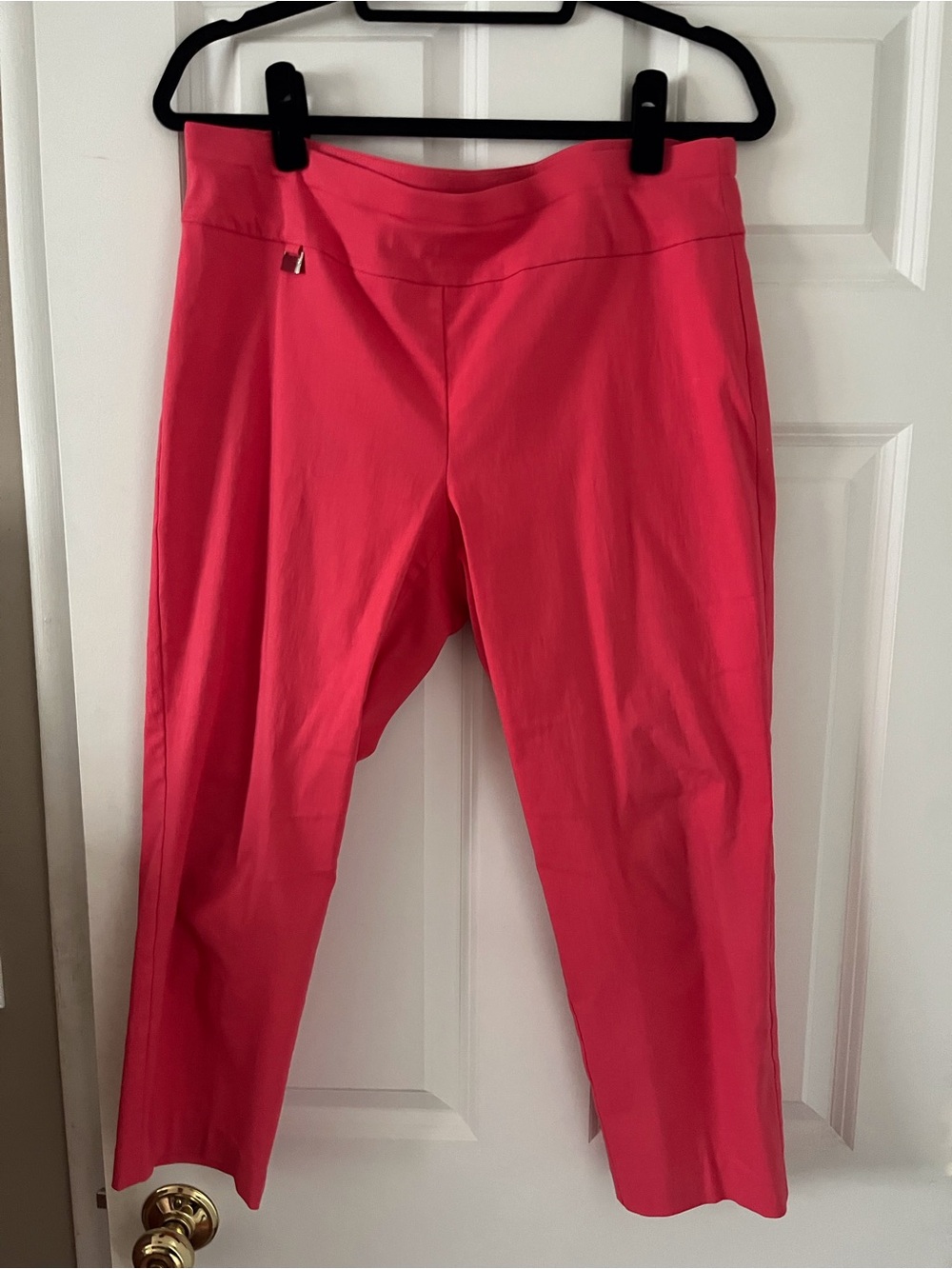 Alfani Coral-Red Women's Tailored Capris - Picture 4 of 5